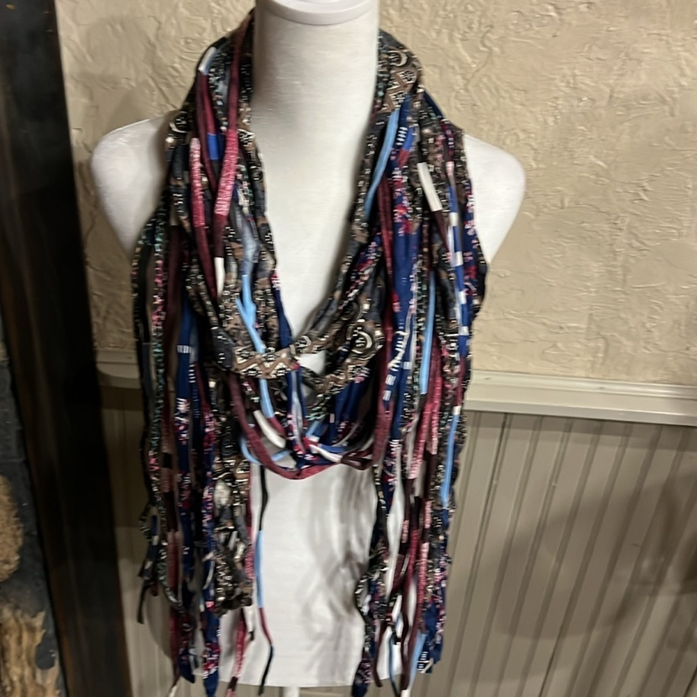 Multicolor Rag style Scarf - Picture 2 of 3